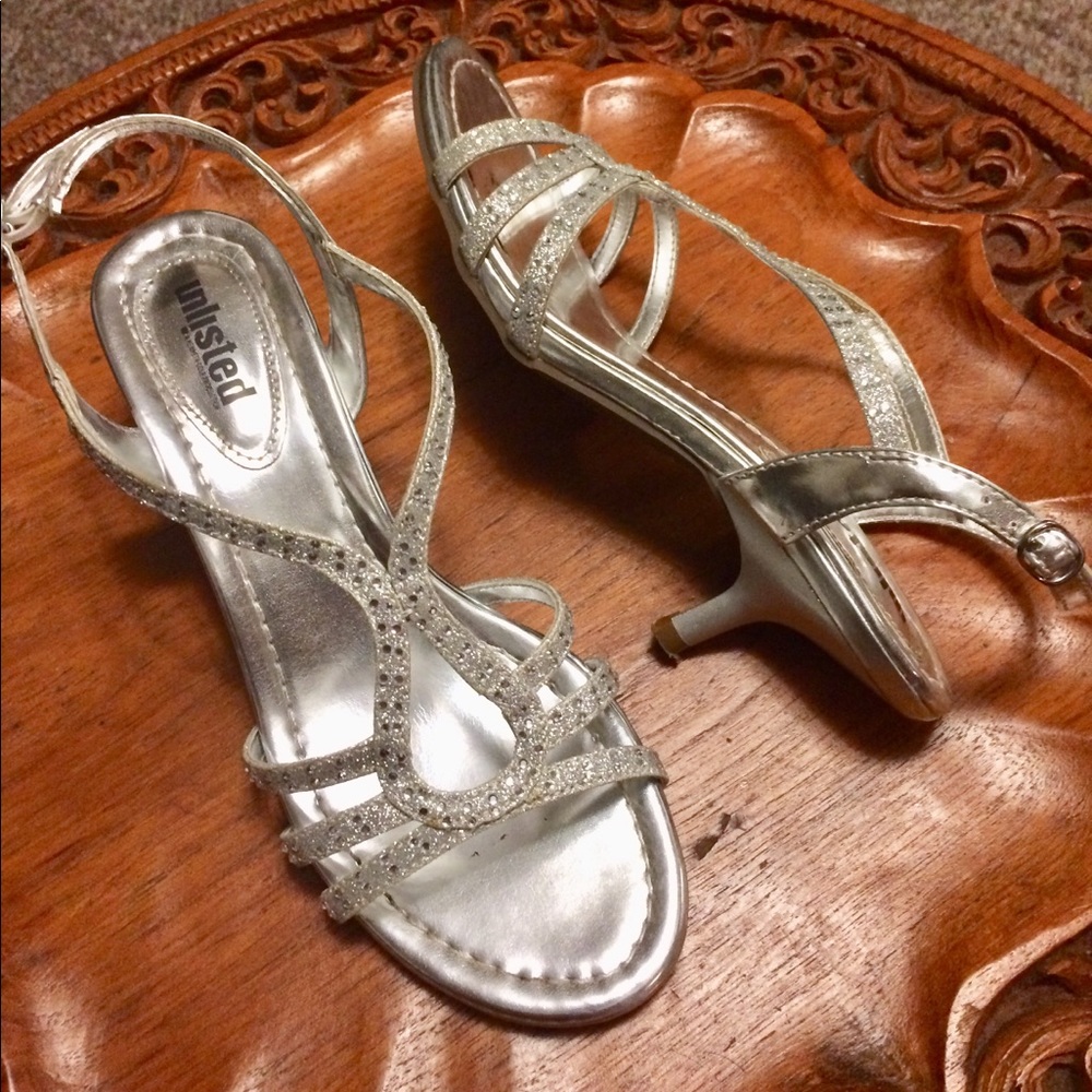 Shoes - Picture 3 of 4